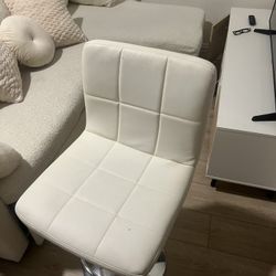 FOUR in total - Bar chairs