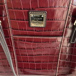 Dooney & Bourke purse in excellent condition $100 