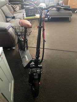 ******LIKE BRAND NEW ELECTRIC iSCOOTER plus FREE BRAND NEW HELMET******
