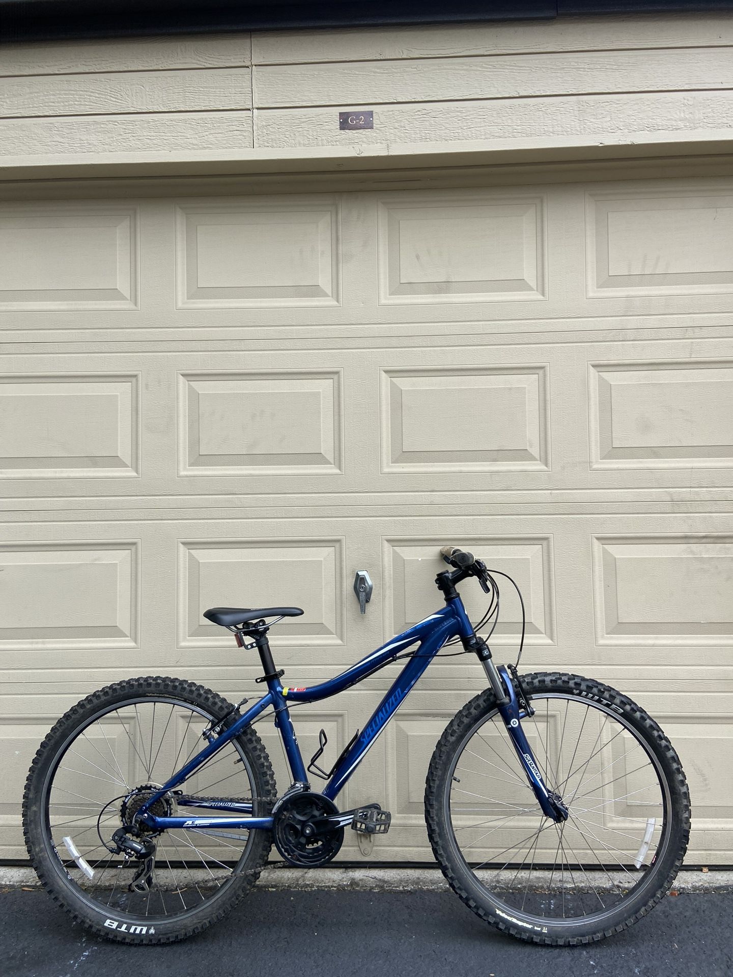 Specialized Myka – 21-Speed Aluminum Hardtail Mountain Bike – Small 15” Frame Bicycle