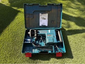 11316evs Bosch 14 Amp 1-9/16 in. Corded Variable Speed SDS-Max Concrete Demolition Hammer with Carrying Case