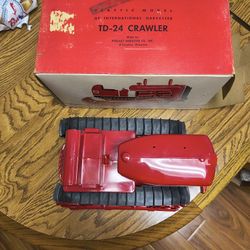 Plastic International Harvester TD-24 Crawler 