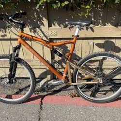 Santa Cruz Blur full suspension mountain bike