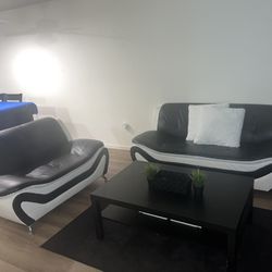 Sofa / Couch / Black & White 