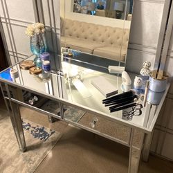 Mirrored Entry/Vanity Table 