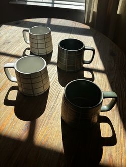 Set of 4 Grid Pattern Ceramic Mugs