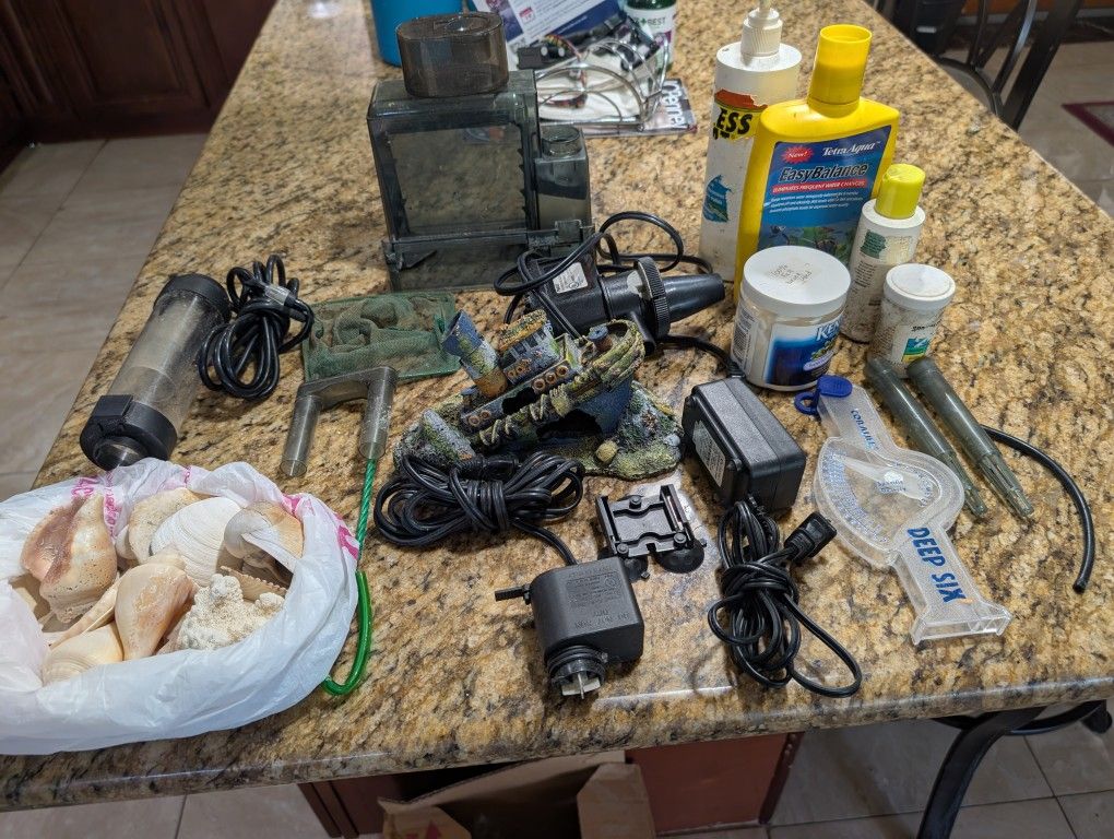Fish Tank Accessory All In Good Condition And It's A Lot Of Them