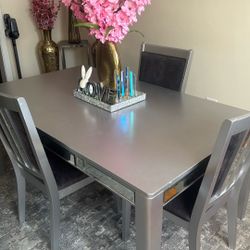Dining Room table Set (Includes 4 Chairs) 