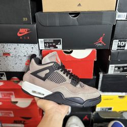 Jordan Taupe 4s size 9.5 VNDS 