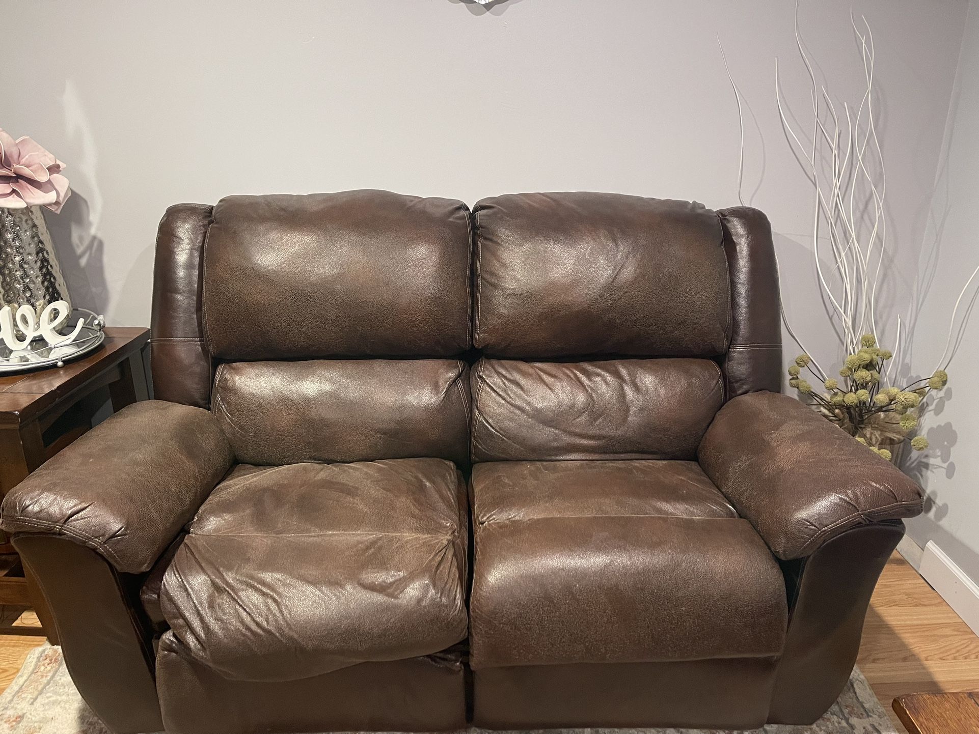 free sofa and coffe table