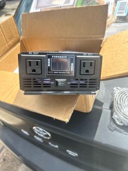 Power Inverter with LCD Display and Dual AC Outlets