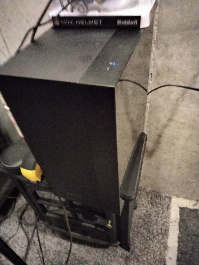 Samsung Sound Bar, Bass And Speakers