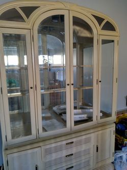 Formal Dining Hutch