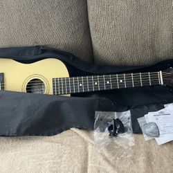 First Act Discovery Child’s Acoustic Guitar With Guitar Bag