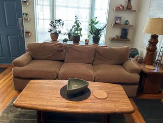 Kreiss Collection Sofa & Love Seat