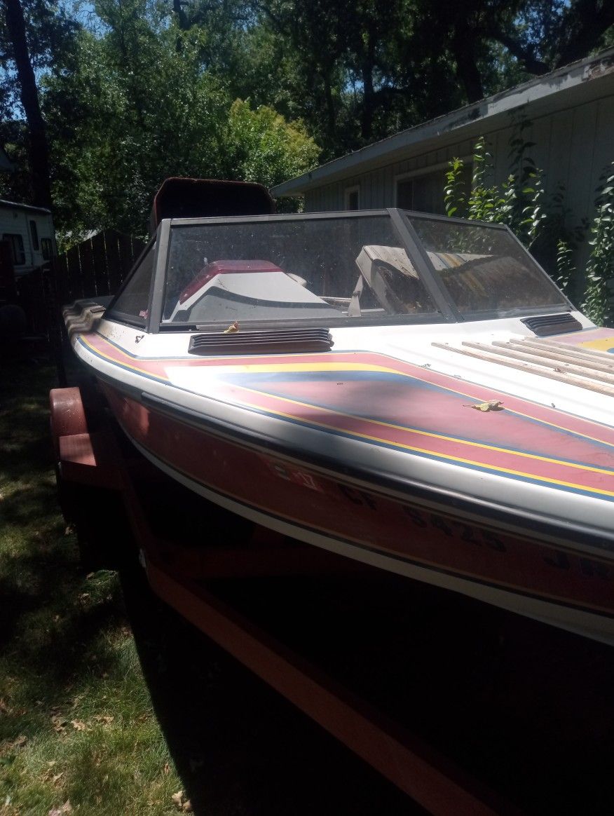 Boat Ski Singer