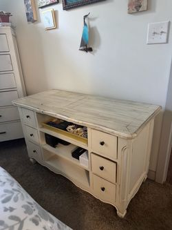 Nadeau dresser
