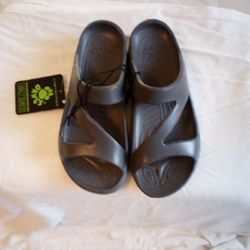 Women's Dawgs  Z Strap Size 7