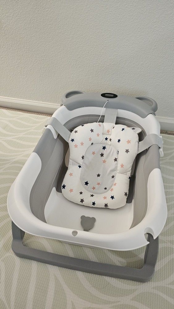 Baby Bath Tub, Play Mat and Adjustable Vibrating Rocker