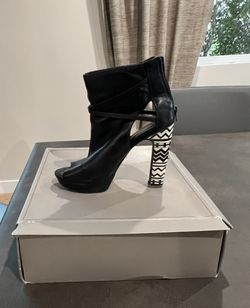 BCBG MAXAZRIA Bootie