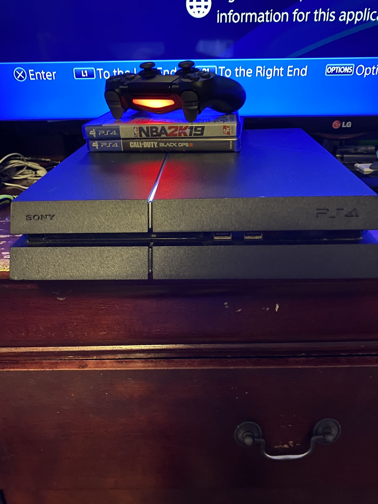 PS4 1TB WITH 3 GAMES AND ONE CONTROLLER