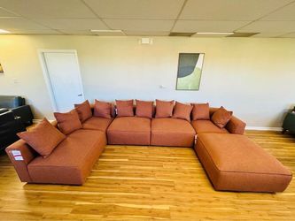 Large U-Shaped Sectional Sofa with Chaise