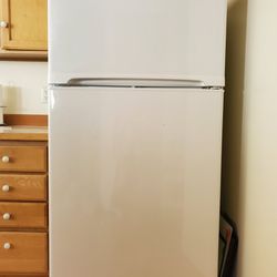 33"W Refrigerator 