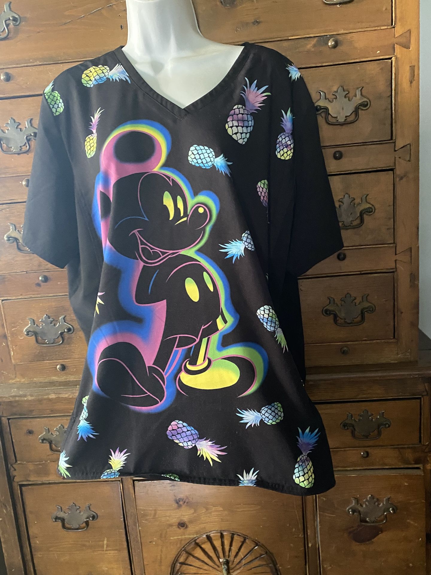 Woman’s Colorful Scrubs Top Disney Mickey Mouse Size XL