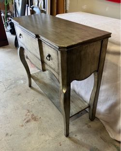 GORGEOUS Console Table by "Pulaski Furniture"!