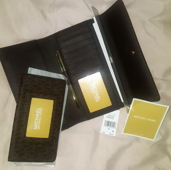 Michael Kors MK Signature Leather Checkbook wallet