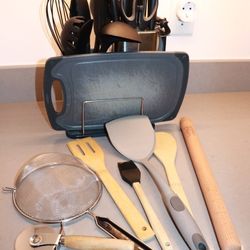 Knife And Kitchen Ustensils Set