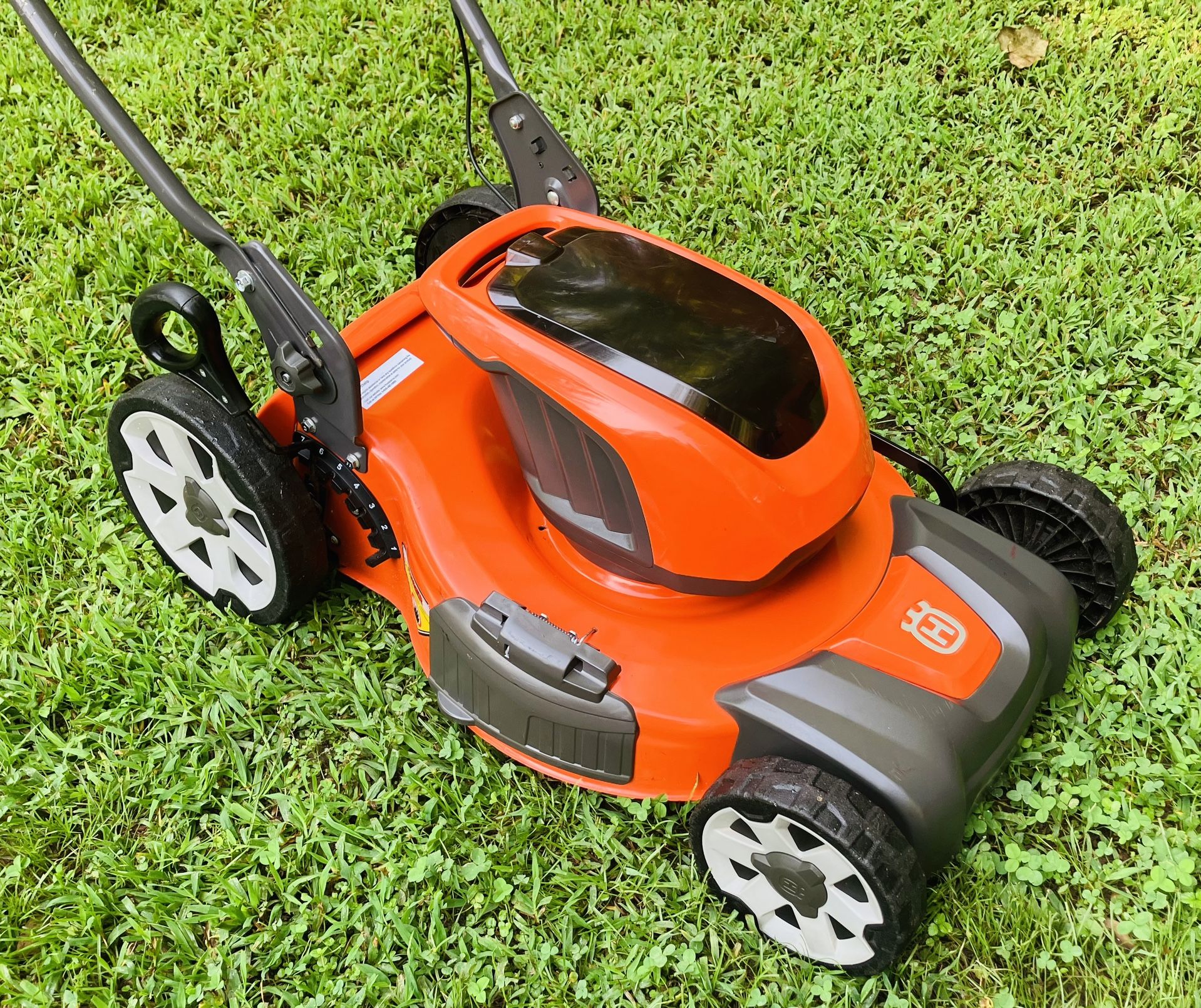 HUSQVARNA 40v MOWER