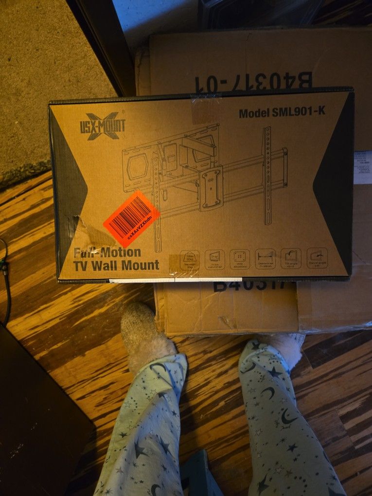 Full Motion TV Wall Mount