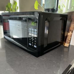Small Black Sunbeam Microwave
