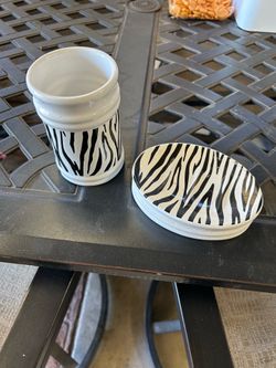 Bathroom set $1.00.  Chino, ca