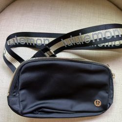 Lululemon Belt Bag New 
