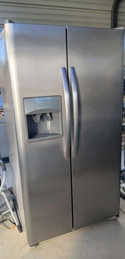 25 cu ft stainless steel Frigidaire fridge w delivery