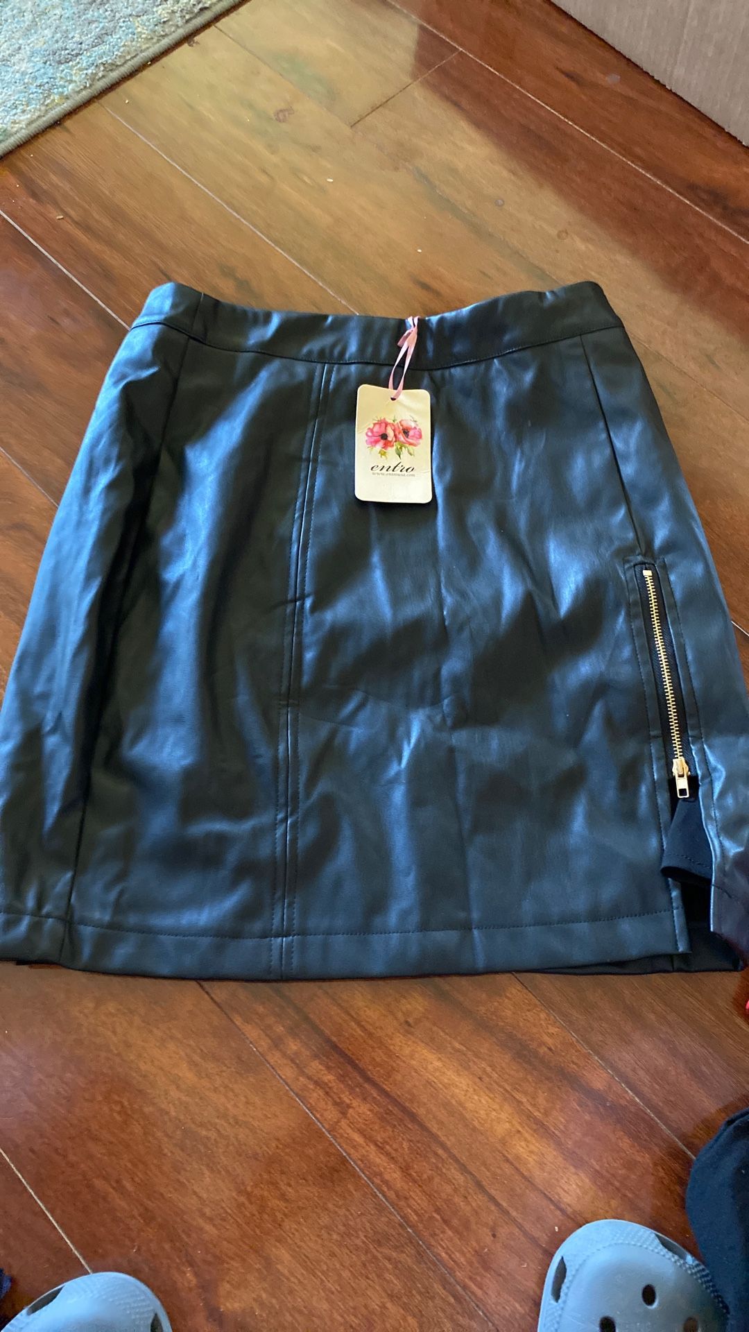 Med Brand New Skirt