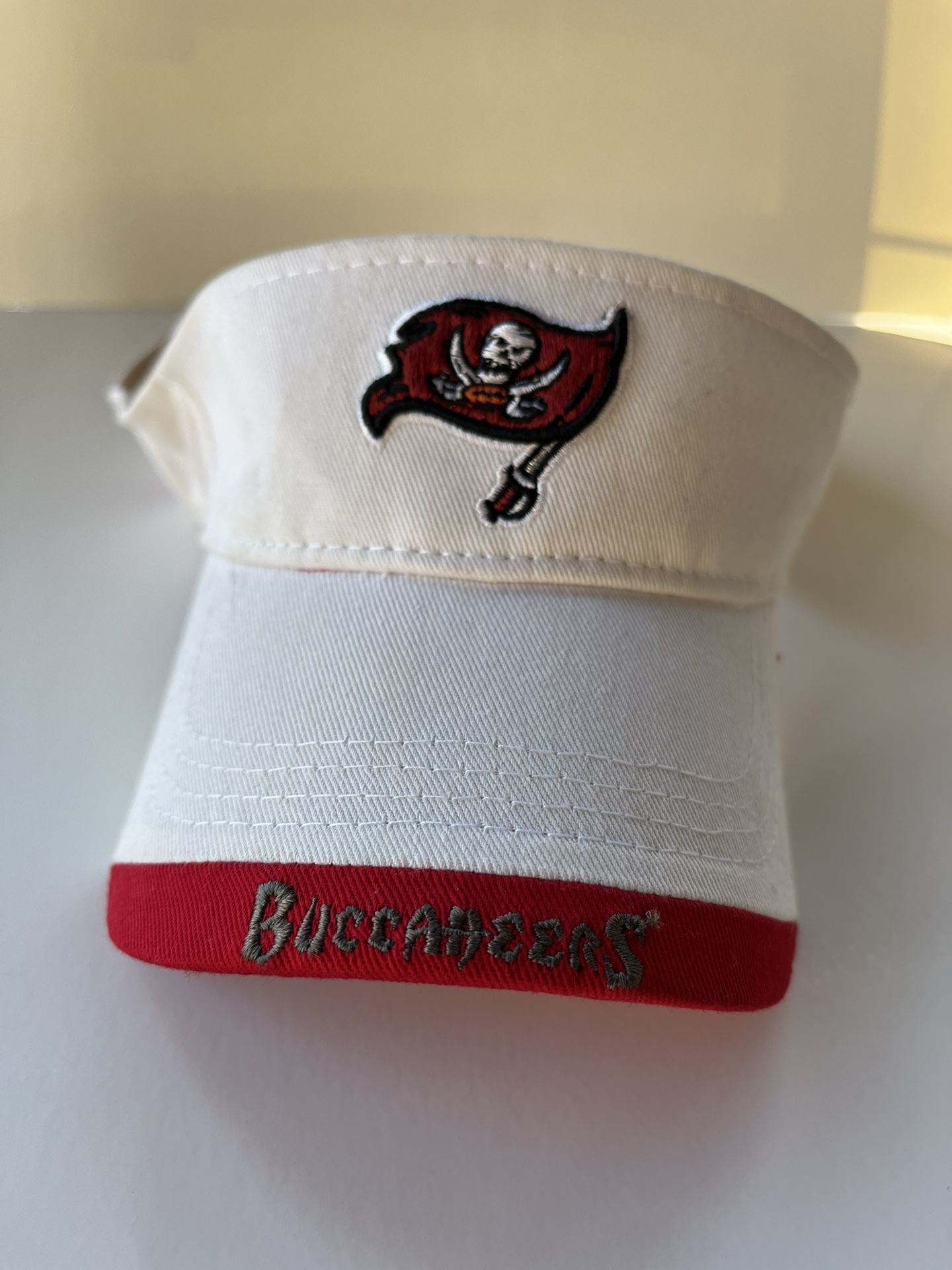 Tampa Bay Buccaneers NFL Visor Equipment Hat Reebok White And Red Visor.