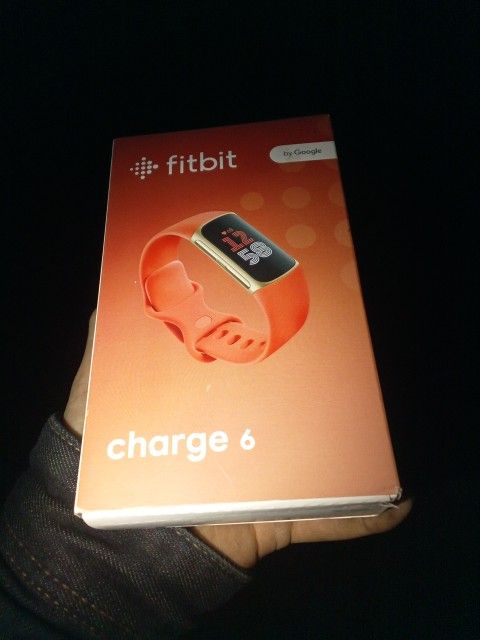 Fitbit Charge 6 In Champagne Gold