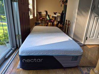 Nectar Premier Hybrid, Twin XL, Like New, Perfect Condition
