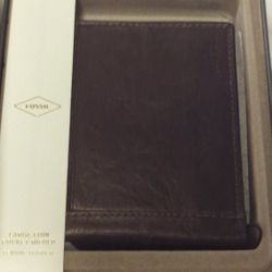 Fossil Men's Leather Bifold Wallet with Coin Pocket (Wallet Also Contains $40 Barnes & Noble Physical Gift Card)

