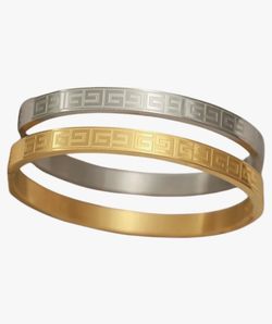 2 Stainless steel bracelets(gold&silver)
