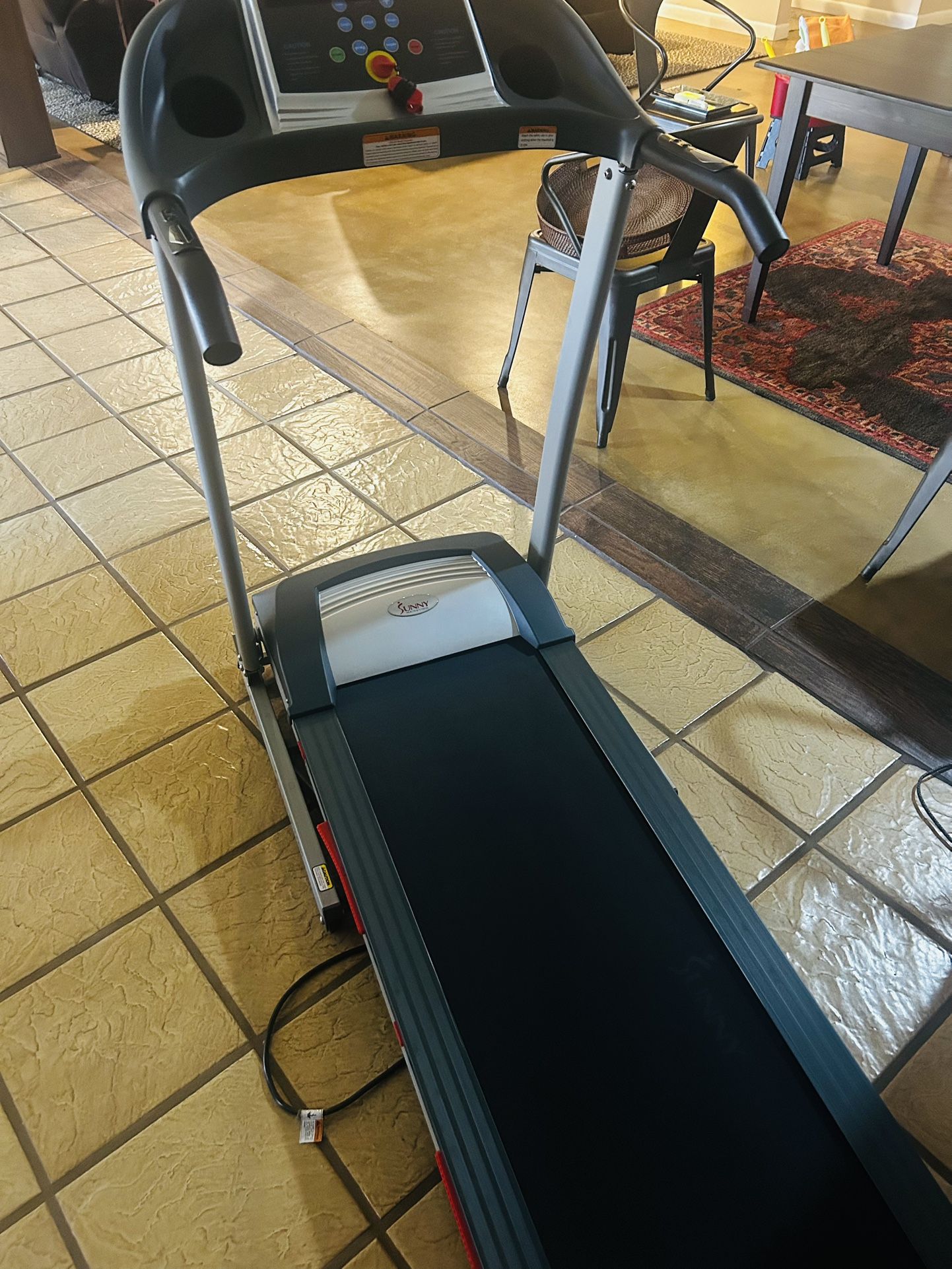 Never used—Sunny Health & Fitness Manual Incline Treadmill - SF-T4400