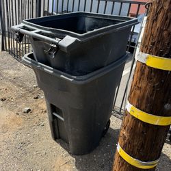 Free Large Rolling Trash Or Storage Bin (3249 Luna Ave, SD)