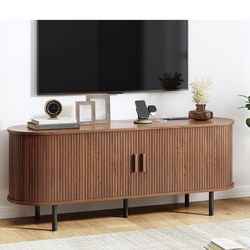 Fluted Media Console with Sliding Doors, Entertainment Center for TVs up to 60 Inch, Adjustable Shelves, Walnut