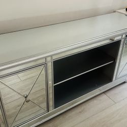 MIRRORED TV STAND