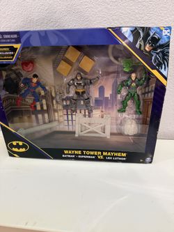 DC Comics Wayne Tower Mayhem Playset