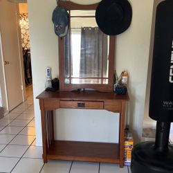 Entry table - Vanity Table -