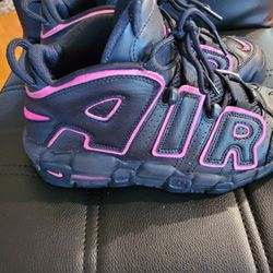 nike air more uptempo black pink blast size 4 1/2y
